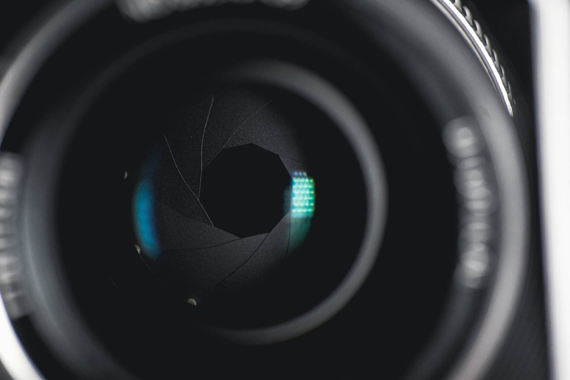 Photo of the inside of a camera lens, emulating the diameter of the hole that the light enters through the lens